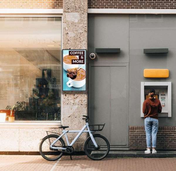 Hochformat-Kiosk für den Außenbereich 55" Samsung LH55OHF