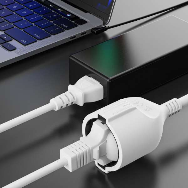 Netzkabel Verlängerung - Schutzkontakt Stecker 90° auf Sicherheits Buchse gerade. Weiß. 2,00m