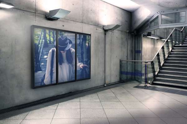 Video Wall Pop-Out-Halterung mit Schnellverschluss für 42-65" Bildschirme, Hochformat