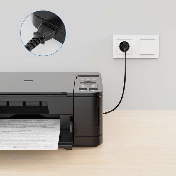 Netzkabel - Schutzkontakt Stecker gerade auf IEC Buchse (C13) gerade. Schwarz. 5,00m
