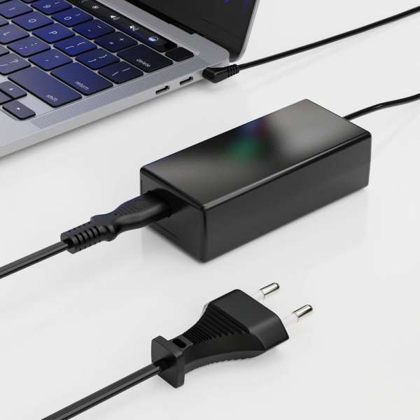 Netzkabel - Euro Stecker gerade auf IEC Buchse (C7) gerade. Schwarz. 1,50m