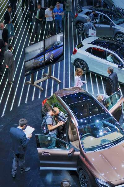 Mobiler Video-Wall Trolley, Modular 2x2, für 49-57" Bildschirme, Querformat