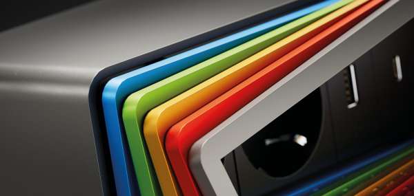 mediahub2 - 5 -Slot, freistehend, On-Table Design - weißes Gehäuse und mattweiße Module. 65W PD-Modul + 3 Leerplätze. Buchse - Keine AC-Buchse. Stecker - Wieland GST18